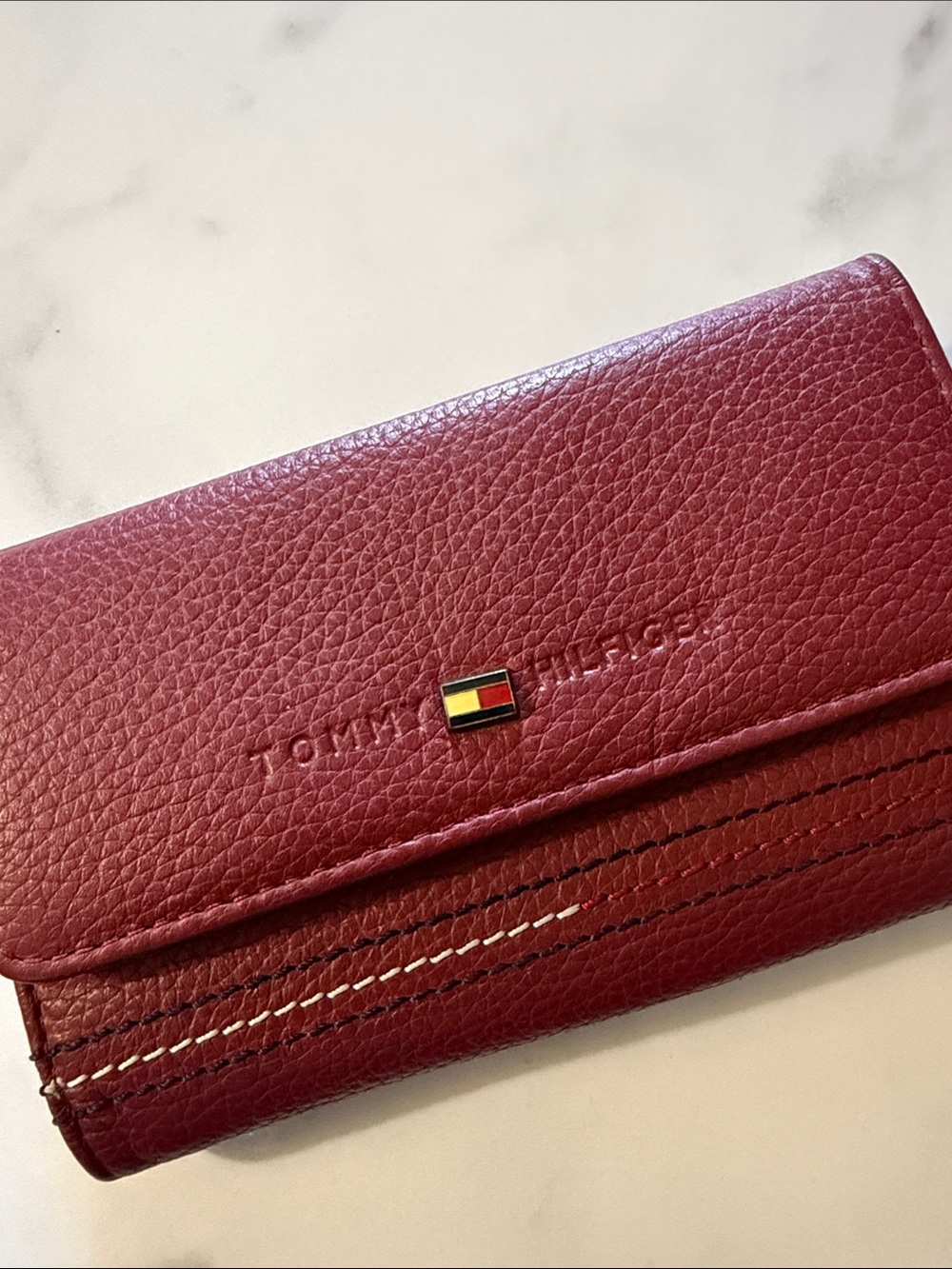 Tommy Hilfiger Burgundy Pebbled Leather Trifold Card Holder - Picture 2 of 8